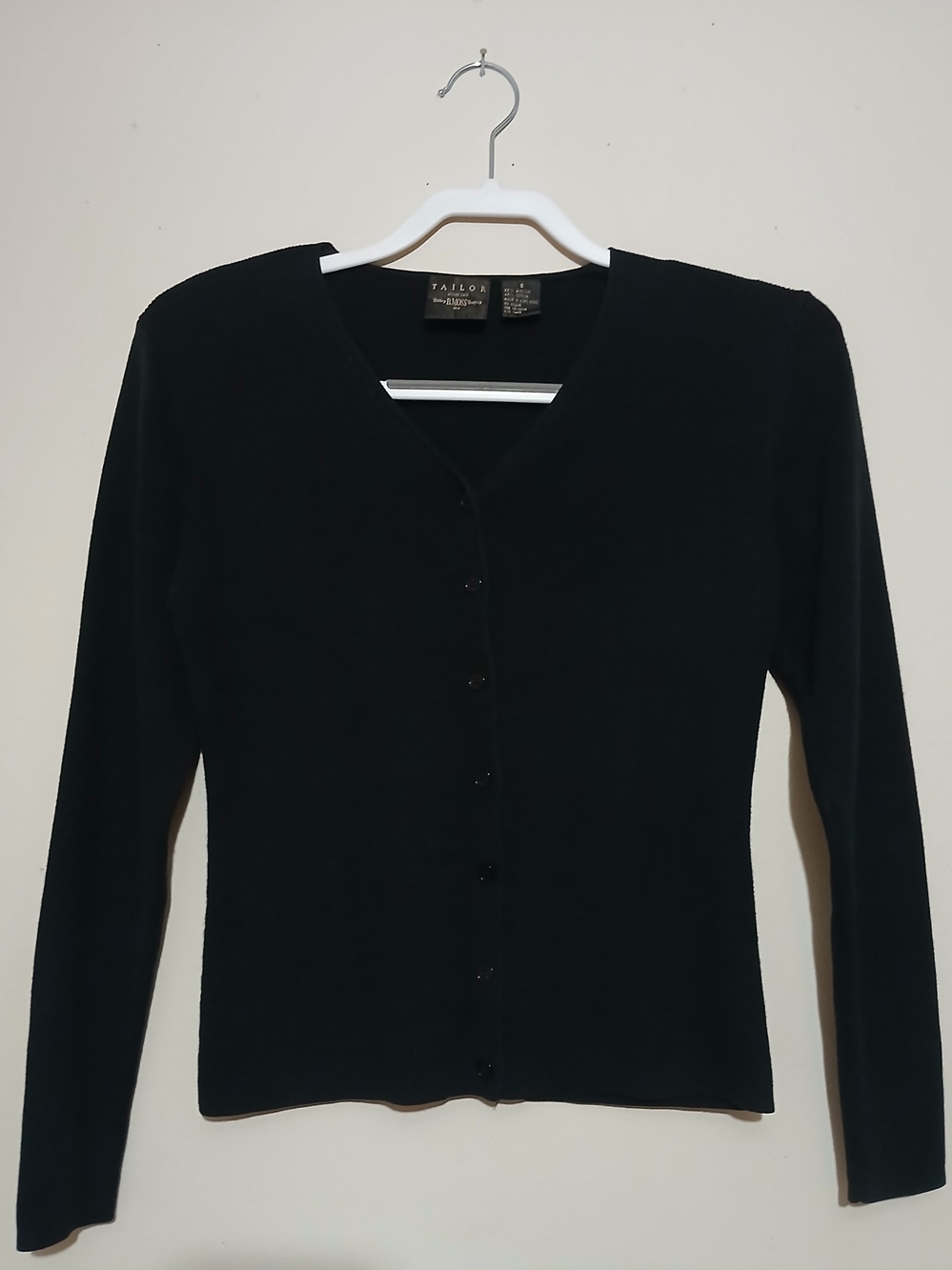 Tailor B. Moss Women's Black V-Neck Button Front Cardigan